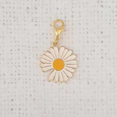 White Daisy Zipper Charm - Shop online and in store at Purple Stitches, Basingstoke, Hampshire UK